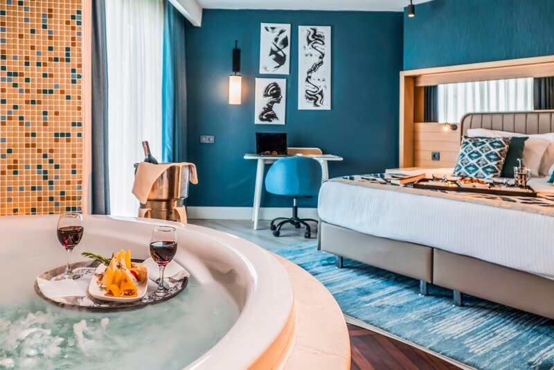 Royal Wings Hotel 83