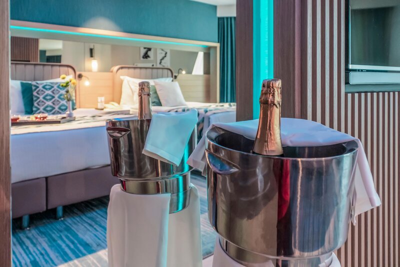 Royal Wings Hotel 87