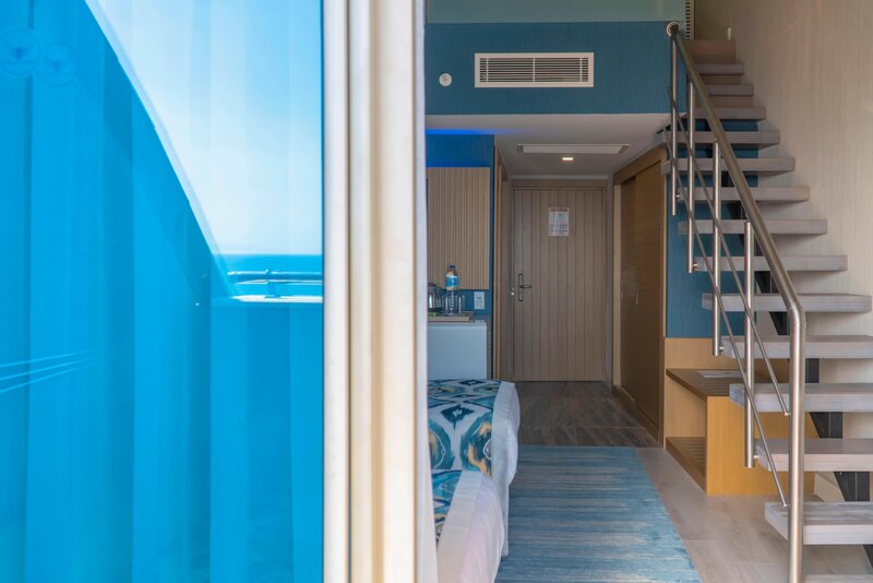 Royal Wings Hotel 76