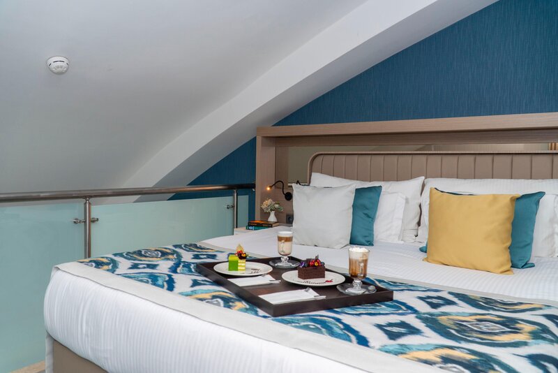 Royal Wings Hotel 77