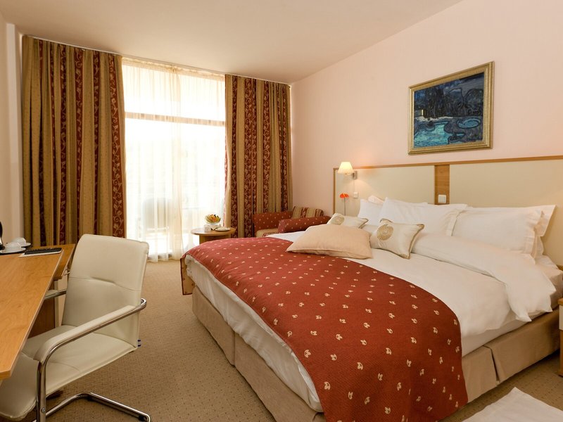 Doubletree by Hilton Varna Golden Sands 26 - Room Example