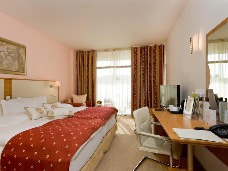 Doubletree by Hilton Varna Golden Sands 27 - Room Example
