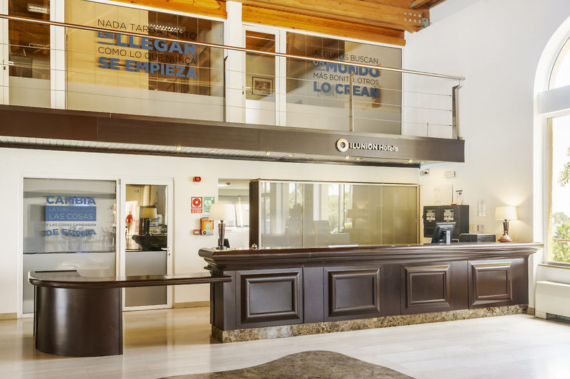 Aparthotel ILUNION Sancti Petri 4