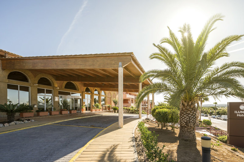 Aparthotel ILUNION Sancti Petri 11