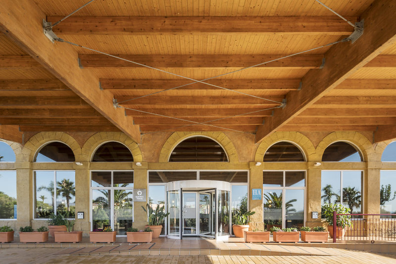 Aparthotel ILUNION Sancti Petri 12