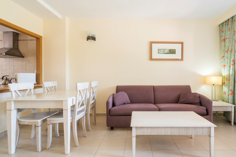 Aparthotel ILUNION Sancti Petri 16
