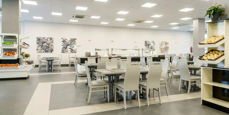 Aparthotel ILUNION Sancti Petri 7