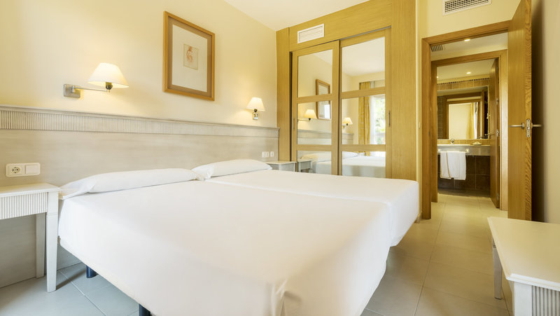 Aparthotel ILUNION Sancti Petri 14