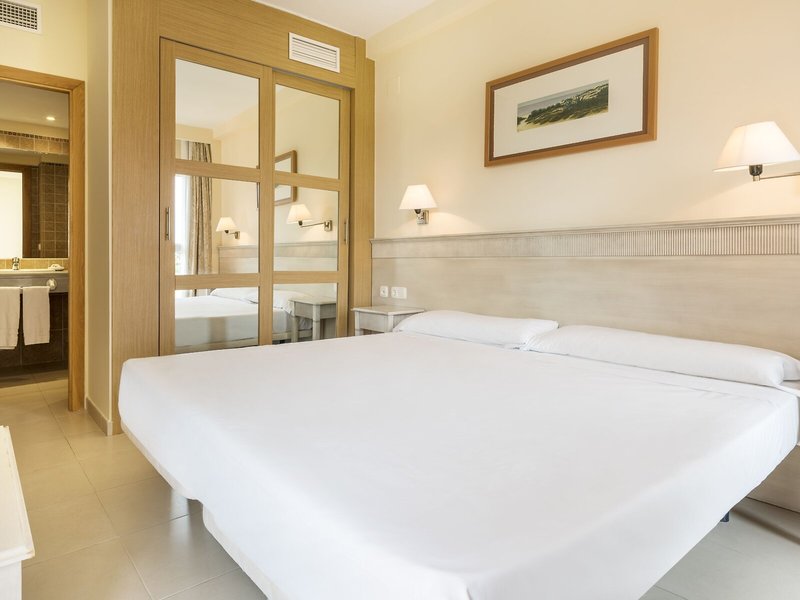 Ilunion Sancti Petri 50