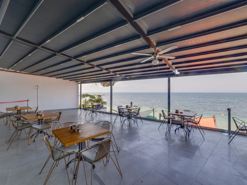 Signature Blue Resort 11