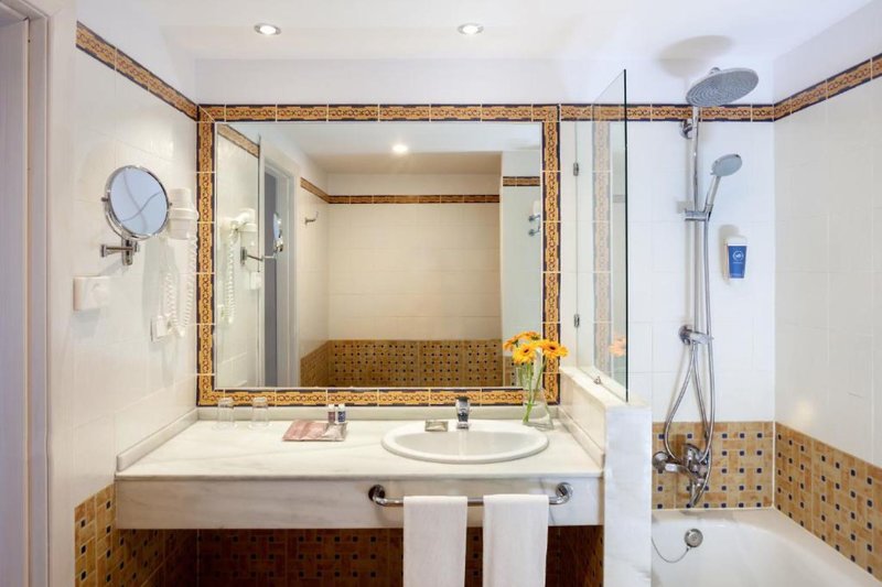 Occidental Isla Cristina 15 - Bathroom Example