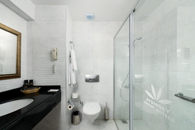 Aydinbey Famous Resort 19 - Bathroom Example