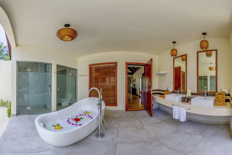 Furaveri Maldives 10