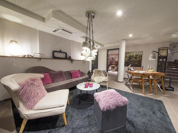 Two Timez Boutique Hotel 4