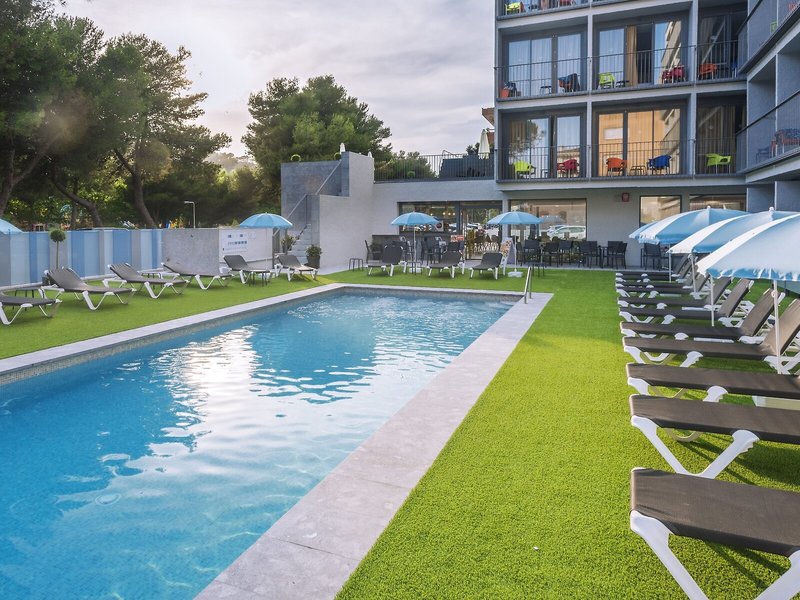 Hotel GHT Sa Riera 12