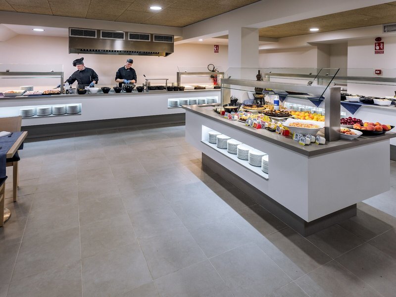 Hotel GHT Sa Riera 27