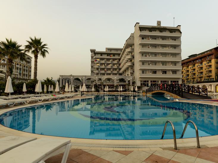 Holiday Garden Resort 3