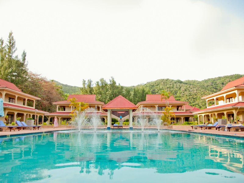 The Oasis Hotel Restaurant & Spa 4