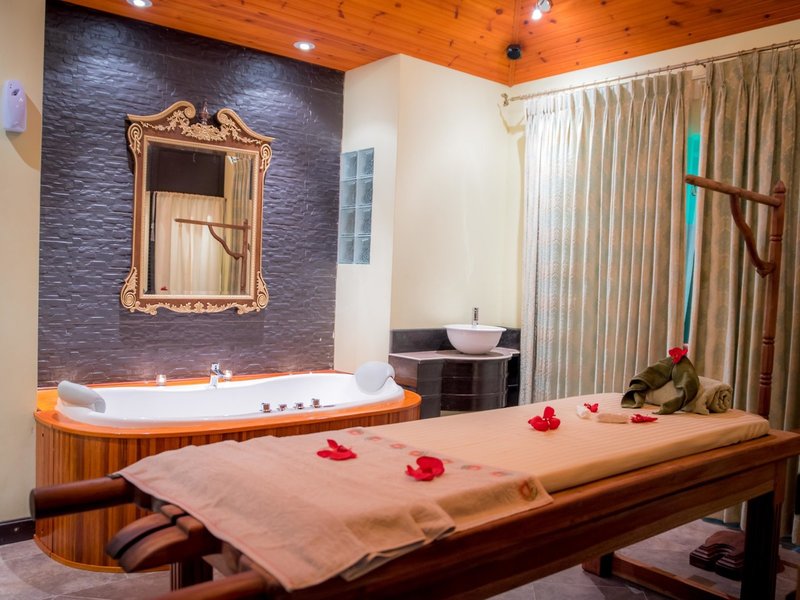 The Oasis Hotel Restaurant & Spa 13