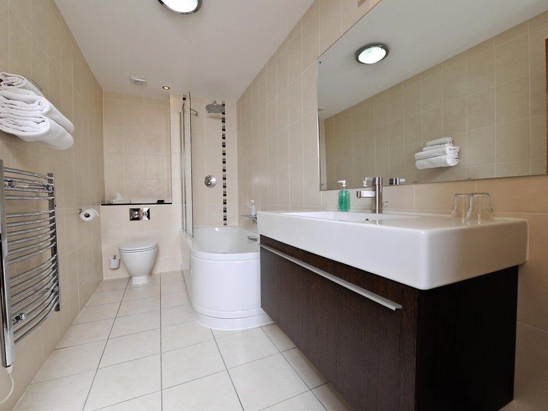 Leonardo Hotel Edinburgh Murrayfield 32 - Bathroom Example