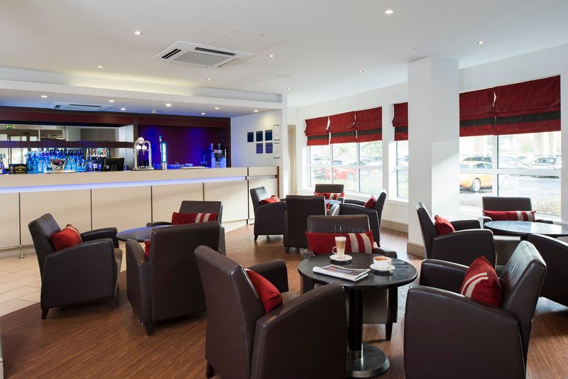 Holiday Inn Express Glasgow Airport 1