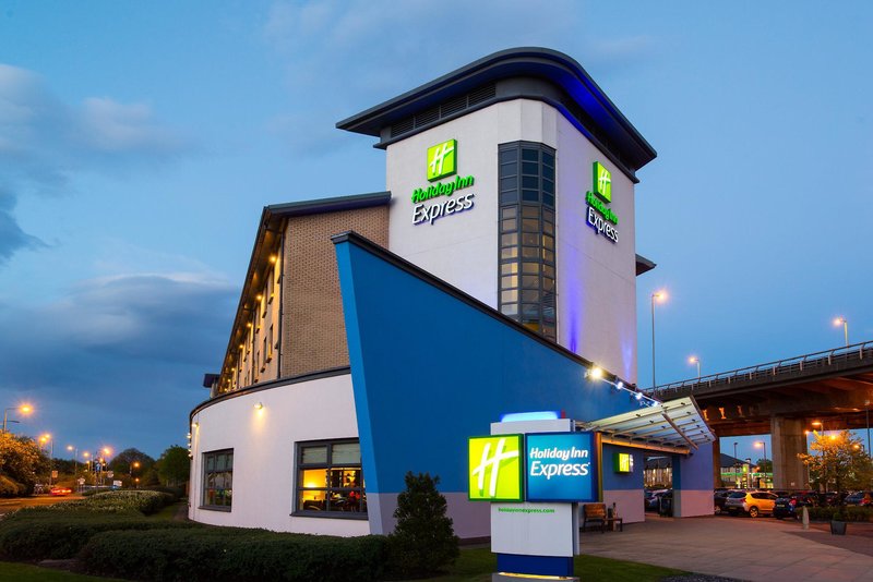 Holiday Inn Express Glasgow Airport 2