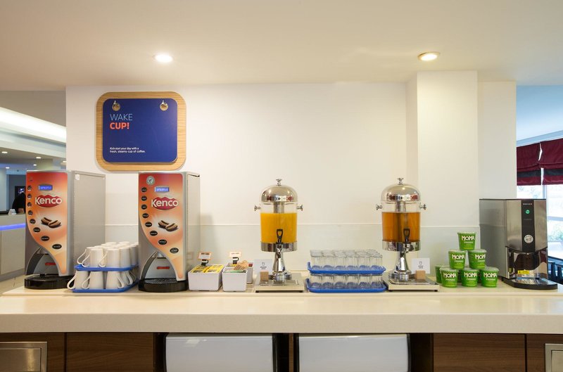 Holiday Inn Express Glasgow Airport 4