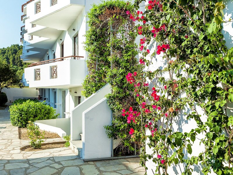 Xenios Dolphin Beach Hotel 2