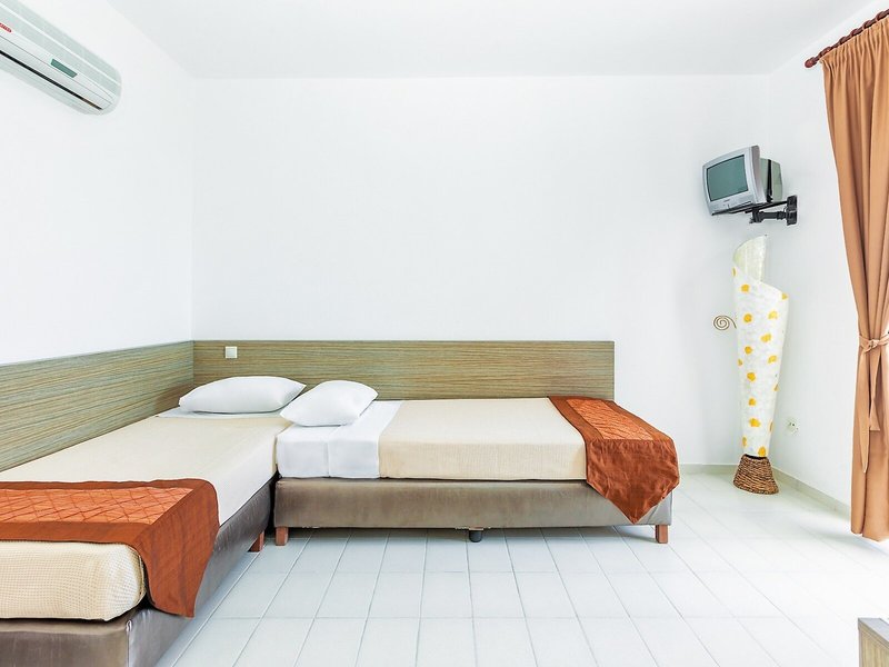 Xenios Dolphin Beach Hotel 21