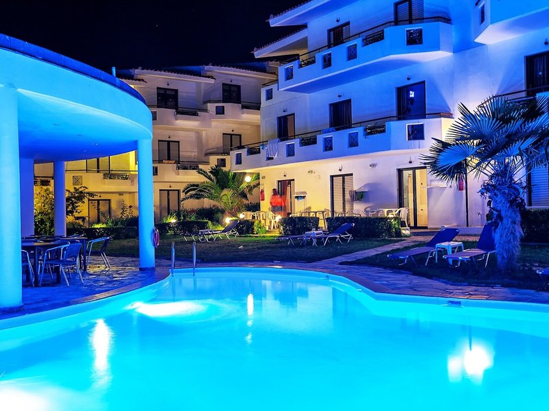 Xenios Dolphin Beach Hotel 10