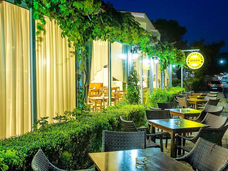 Xenios Dolphin Beach Hotel 12