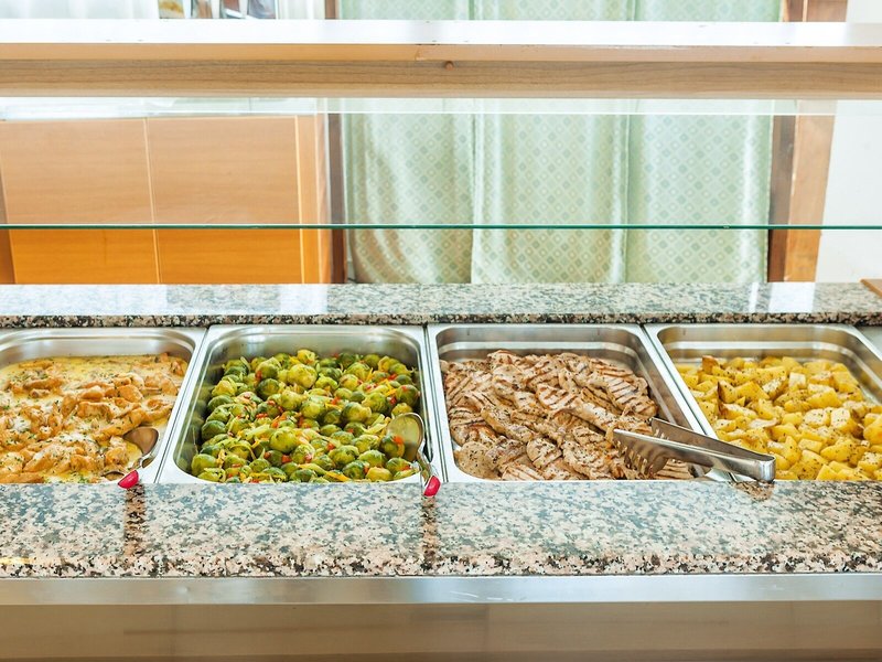 Xenios Dolphin Beach Hotel 18