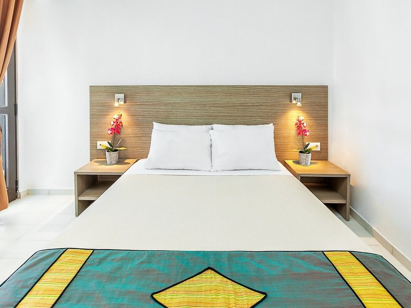 Xenios Dolphin Beach Hotel 20