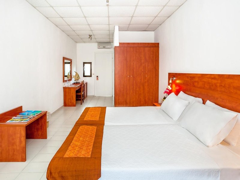 Xenios Dolphin Beach Hotel 25