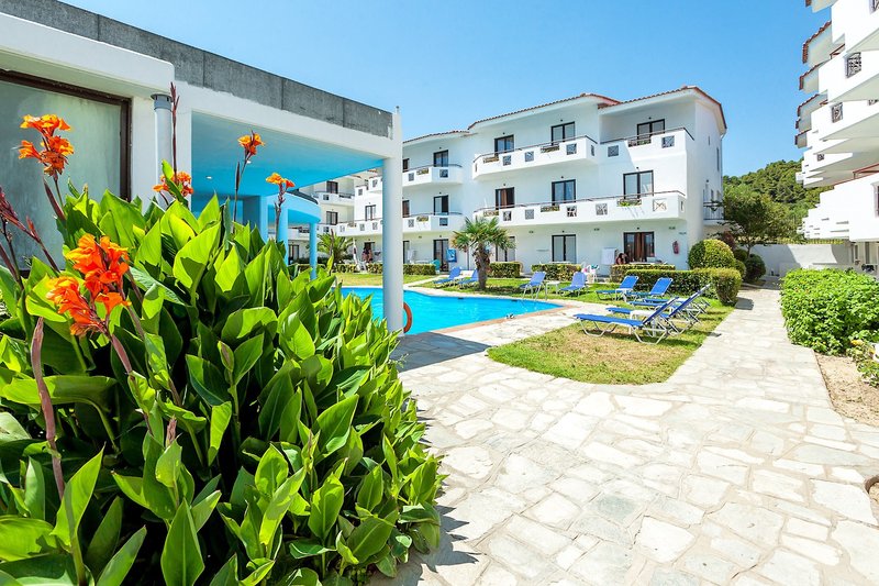 Xenios Dolphin Beach Hotel 2