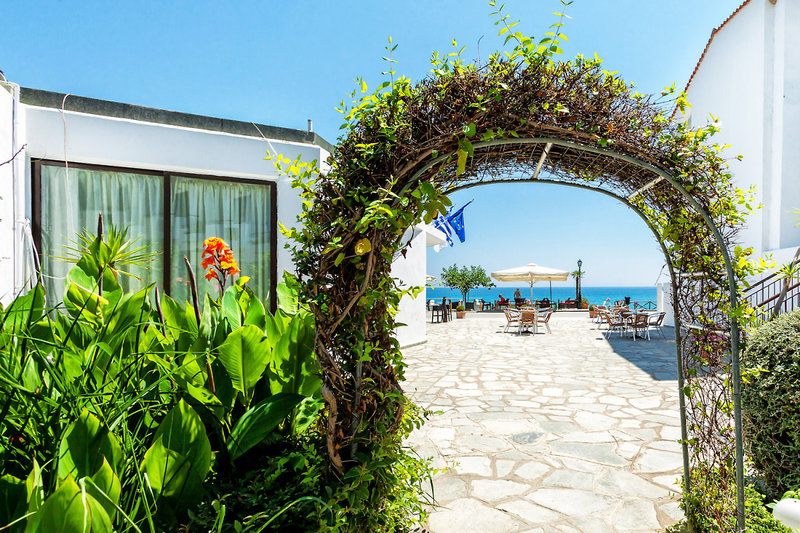 Xenios Dolphin Beach Hotel 9