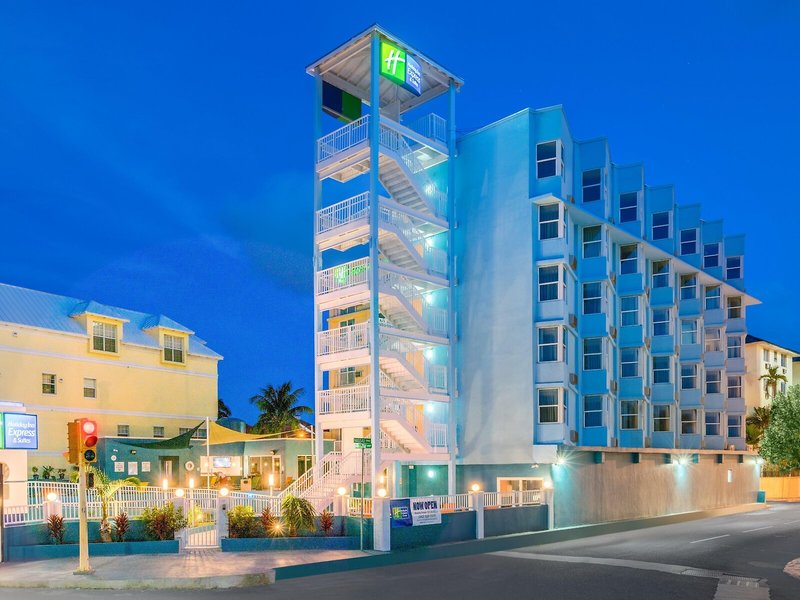 Holiday Inn Express & Suites Nassau 2