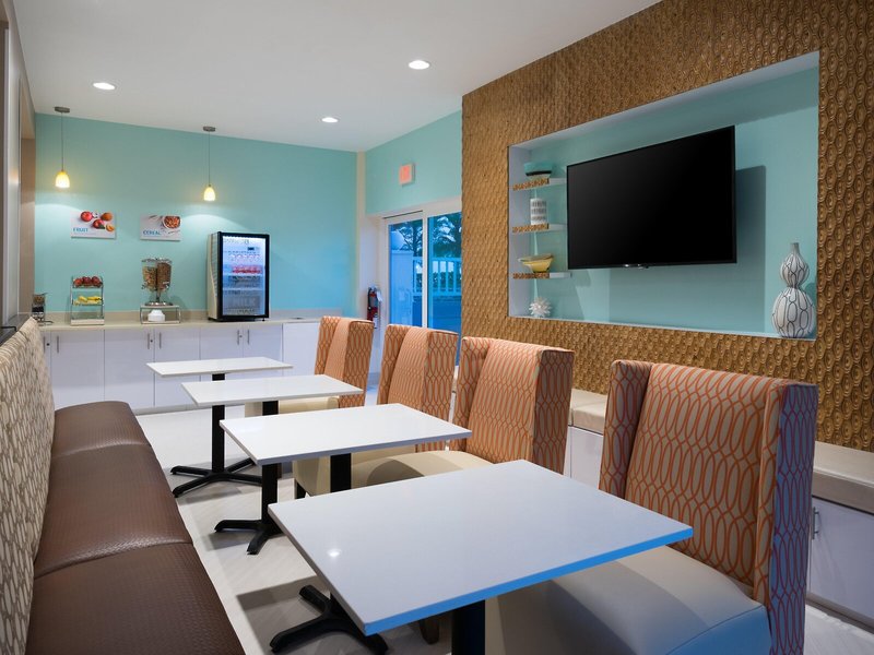 Holiday Inn Express & Suites Nassau 19