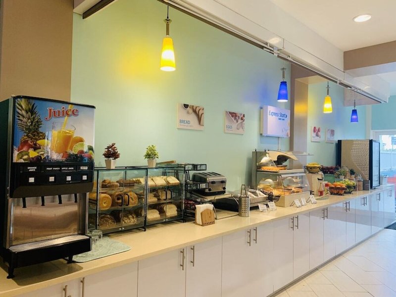 Holiday Inn Express & Suites Nassau 23