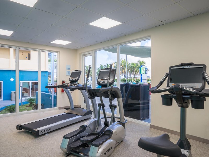 Holiday Inn Express & Suites Nassau 24