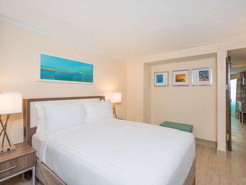 Holiday Inn Express & Suites Nassau 25