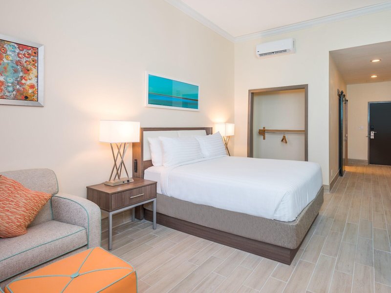Holiday Inn Express & Suites Nassau 31