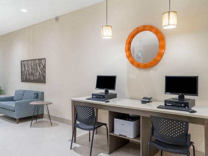Holiday Inn Express & Suites Nassau 33