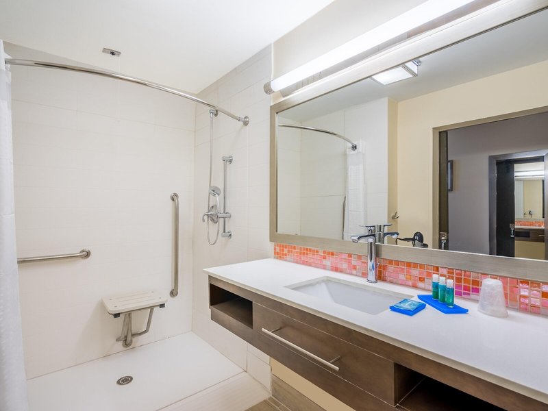 Holiday Inn Express & Suites Nassau 37