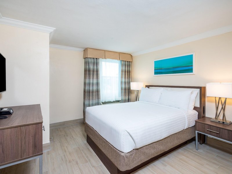 Holiday Inn Express & Suites Nassau 38