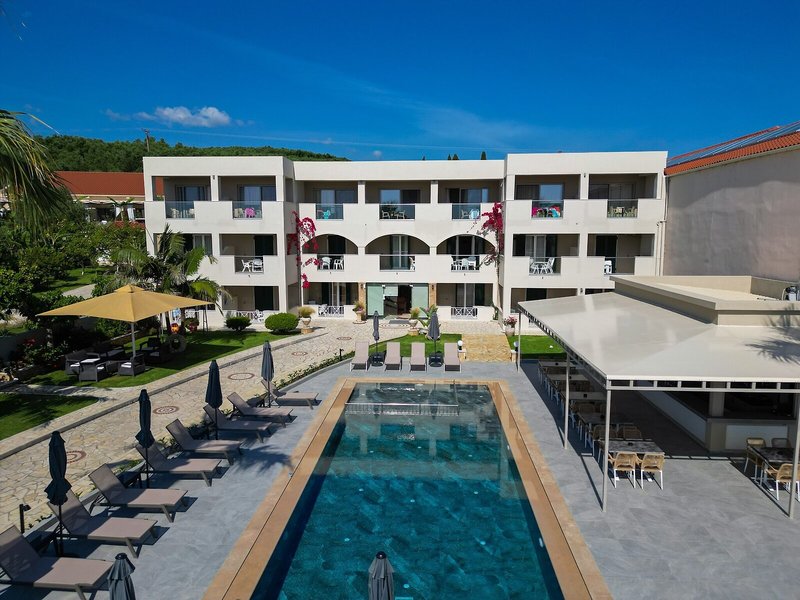 Remezzo Studios & Apartments 12