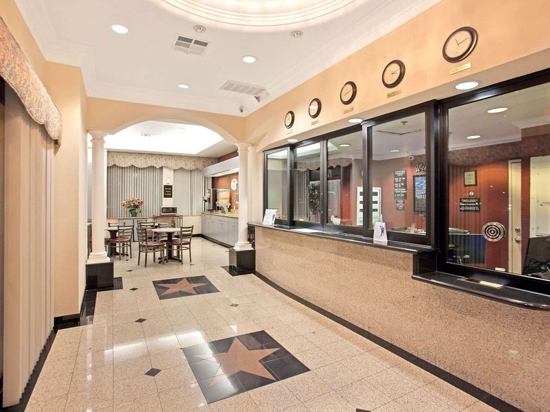 Super 8 by Wyndham Hollywood/LA Area 2