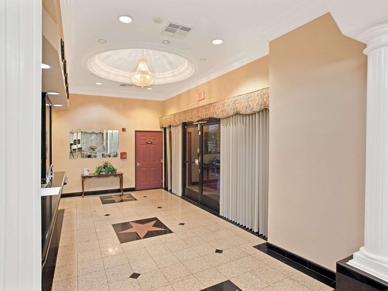 Super 8 by Wyndham Hollywood/LA Area 4