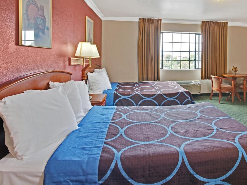 Super 8 by Wyndham Hollywood/LA Area 6