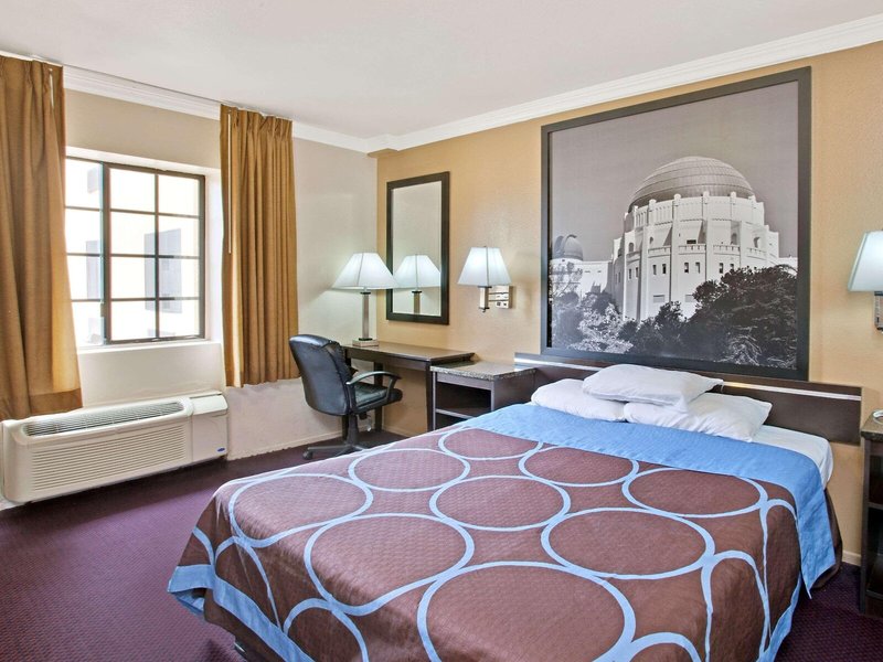 Super 8 by Wyndham Hollywood/LA Area 8